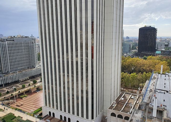 Paseo de la Castellana photo