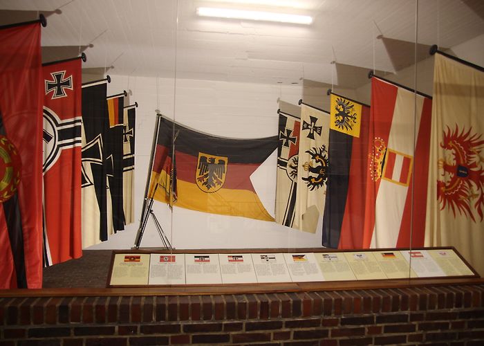 Marine-Ehrenmal Laboe File:201607 marineehrenmal flaggen.jpg - Wikimedia Commons photo