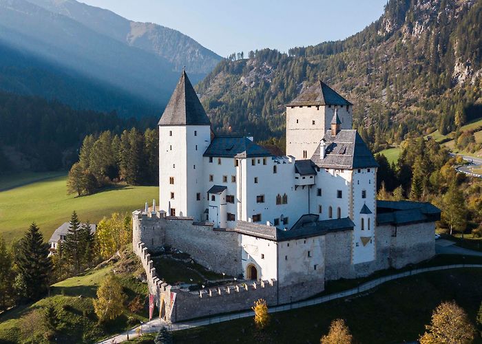 Mauterndorf Castle Mauterndorf Castle, Austria 🇦🇹 : r/castles photo