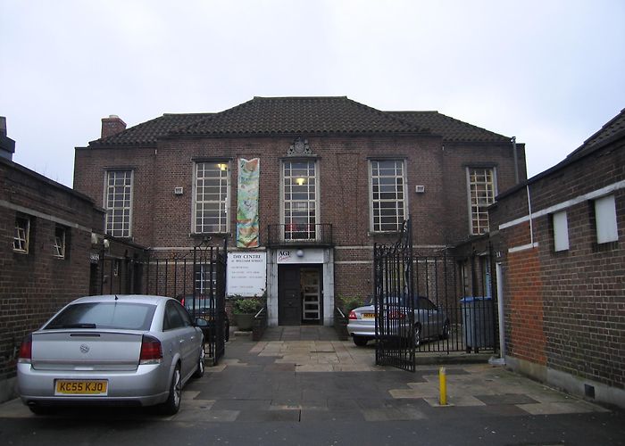 Slough Library The Old Library, Slough. January 2008 photo