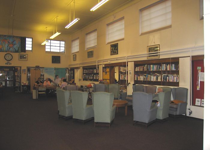 Slough Library The Old Library, Slough. January 2008 photo
