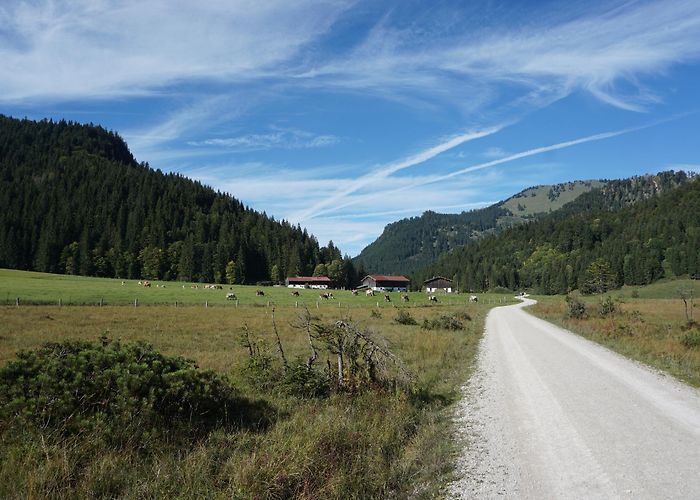 Naturschutzgebiet "Weitsee – Mittersee - Lödensee" Straubinger Haus und Röthelmoosalm von Seegatterl • Mountainbike ... photo