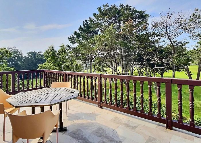 Chiberta Golf Course ANGLET CHIBERTA GOLF COURSE – AN EXCEPTIONAL APARTMENT IN A VILLA photo