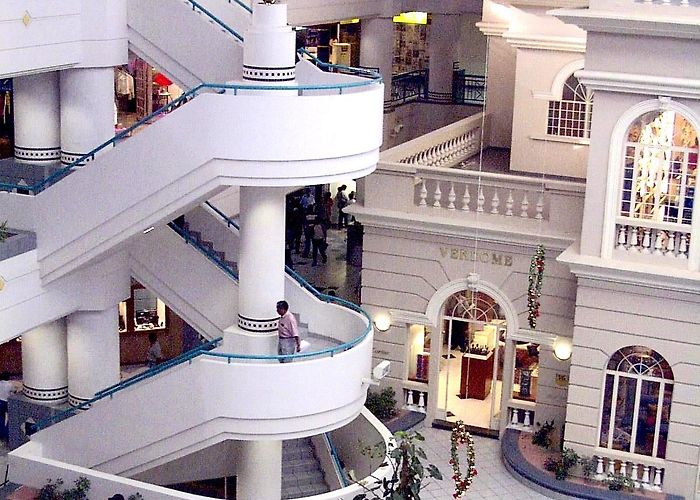 Salvador Shopping Mall Mansion inside a mall, Centro Comercial Galerias, El Salvador | photo