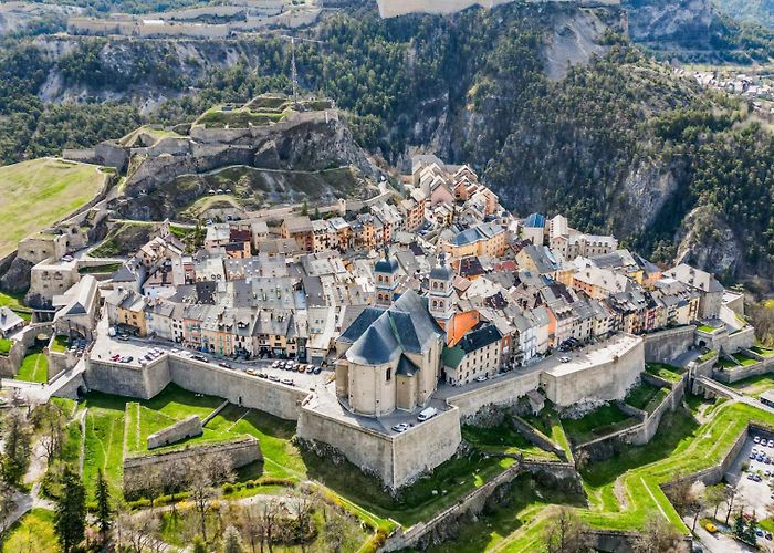 Serre Chevalier Briançon Ski School A Valley full of surprises... photo
