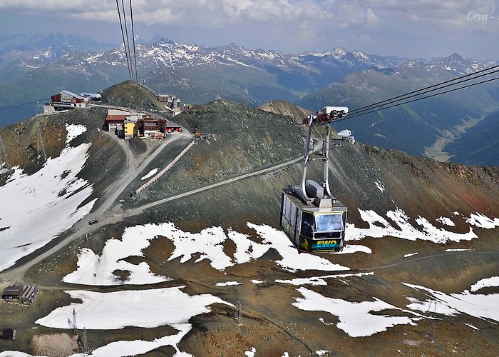 Weissfluhjoch - Weissfluhgipfel Weissfluhjoch and Weissfluhgipfel – Cool and Windless White ... photo
