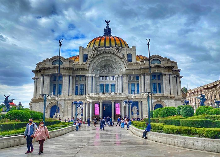 The Museum of Fine Arts The Marvelous (and Controversial) Murals at the Palacio de Bellas ... photo
