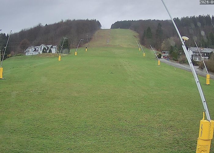 Schlossberg Ski Lift Webcam Willingen, Sonnenhang 619 m... • Sauerland Hessen • Livecam ... photo