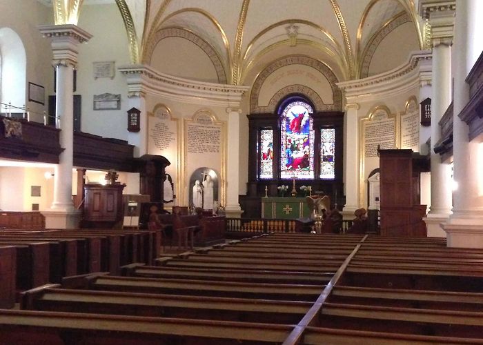 Cathedral of the Holy Trinity Québec: Churches in Upper Town (Canada) - Nomadic Niko photo