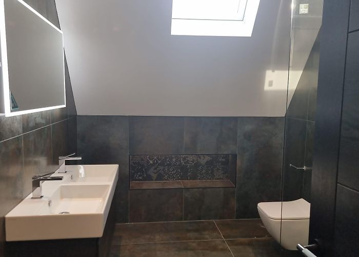 Stamped Stone Diurne Oxide Bathroom photo