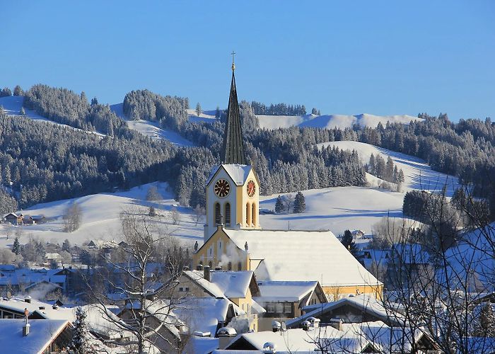Katholisches Pfarramt St. Peter und Paul Trotz Ablehnung Söders: Bayerns Bischöfe fordern Ausnahme-Regelung ... photo