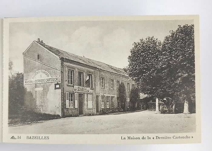 Maison de la Dernière Cartouche Musée Vintage Parisian French Postcard Book/ Vintage French Postcards ... photo