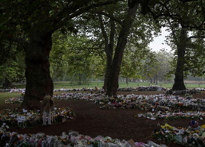 Parking William Moffat Centre Queen Elizabeth II's coffin takes long road through Scotland | WGN ... photo