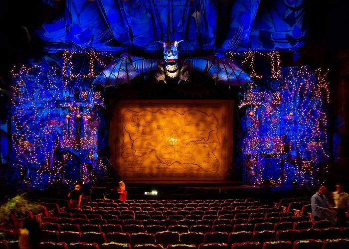 Capitol Theatre Wicked - Capitol Theatre, Sydney (2015) : r/Broadway photo