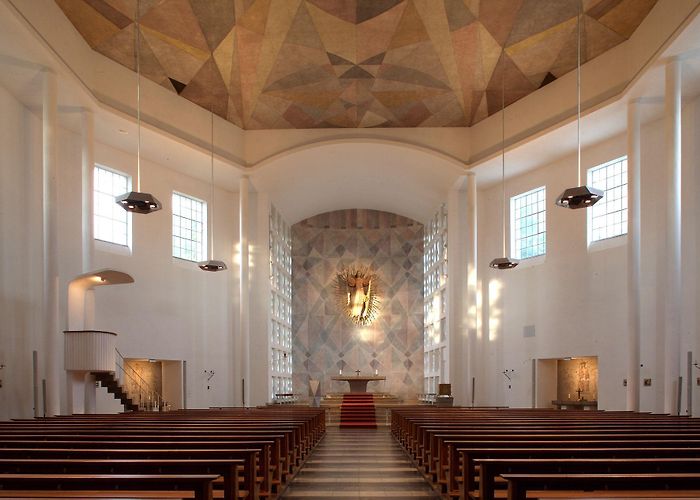 Kath. Pfarramt Mariä-Himmelfahrt Kirche Mariä Himmelfahrt, Dachau - Wollmann Architekten photo