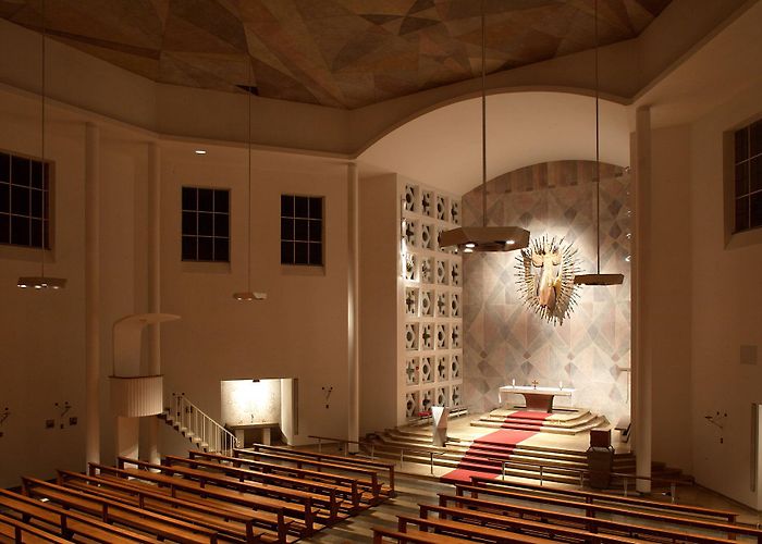 Kath. Pfarramt Mariä-Himmelfahrt Kirche Mariä Himmelfahrt, Dachau - Wollmann Architekten photo