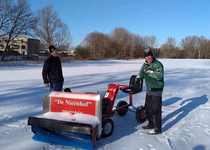 IJsbaan IJsbaan Bunnik wordt in gereedheid gebracht - Bunniks Nieuws ... photo