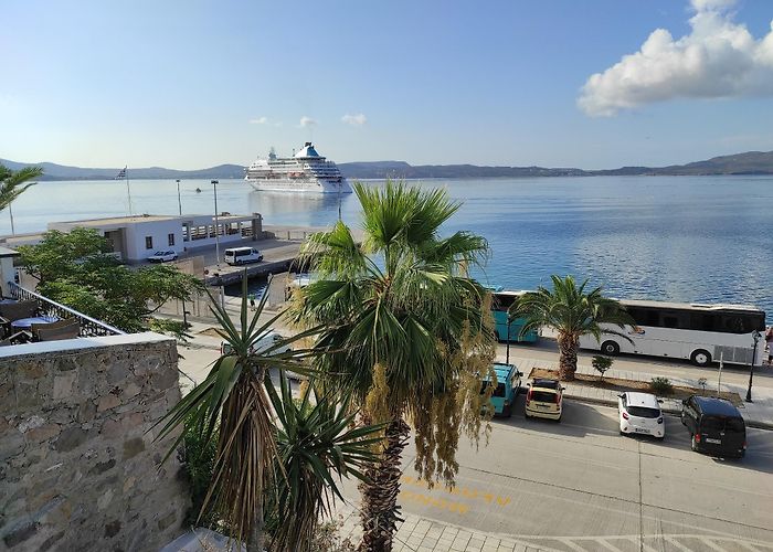 Adamantas (Milos) photo