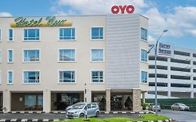 Super Oyo 985 Hotel Nur Мири Exterior photo