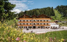 Laguscei Dolomites Mountain Hotel Арабба Exterior photo