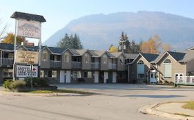 Monashee Lodge Ревелстоук Exterior photo