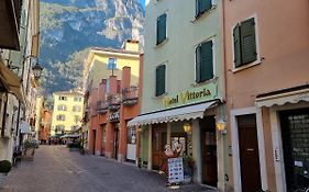 Hotel Vittoria Рива дел Гарда Exterior photo