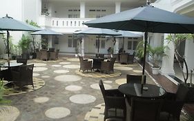 Ramayana Hotel Макасар Exterior photo