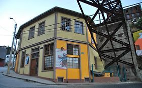 Hostal Recuerdos De Familia Bed & Breakfast Valparaíso Exterior photo