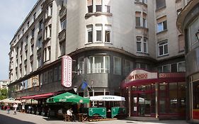 City Hotel Pilvax Будапеща Exterior photo