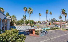 Super 8 By Wyndham Bakersfield/Central Hotel Exterior photo