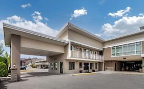 Econo Lodge Inn & Suites Келоуна Exterior photo