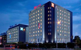 Ibis Warszawa Reduta Hotel Exterior photo