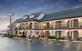 Travelodge Inn & Suites By Wyndham Норман Exterior photo