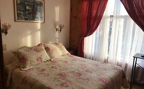 Hostal Benavente Bed & Breakfast Пуерто Монт Exterior photo