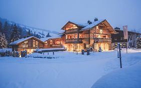 Lech Lodge - Legendary Лех ам Алберг Room photo