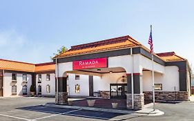Ramada By Wyndham Хендерсънвил Exterior photo