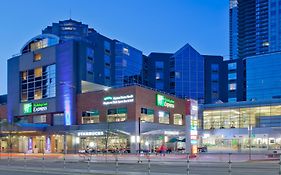 Holiday Inn Express Vancouver-Metrotown Бърнаби Exterior photo