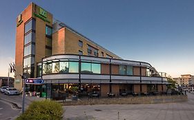 Holiday Inn London Brentford Lock, An Ihg Hotel Exterior photo