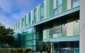 Courtyard By Marriott London Gatwick Airport Hotel Кроули Exterior photo