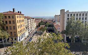 Hotel De La Croix-Rousse Лион Exterior photo