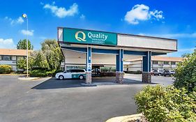 Quality Inn & Suites Medford Airport Exterior photo