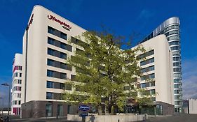 Hampton By Hilton Frankfurt Airport Hotel Франкфурт на Майн Exterior photo