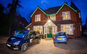 Gatwick Turret Guest House Хорли Exterior photo