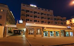 Hotel Mediterraneo Чивитавекия Exterior photo