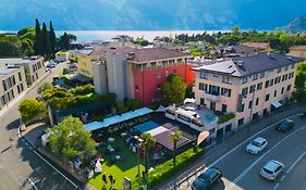 Hotel Aurora & Appartamenti Torbole Sul Garda Exterior photo