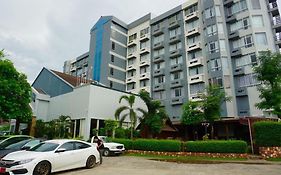 Thepnakorn Hotel Бурирам Exterior photo