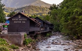 Rocky Waters Motor Inn Гетлинбург Exterior photo