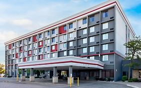 Best Western Plus Toronto Airport Hotel Мисисага Exterior photo