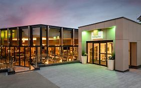 Holiday Inn London Gatwick - Worth, An Ihg Hotel Кроули Exterior photo