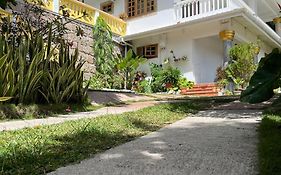 Cavern Apartments Baie Sainte Anne Exterior photo